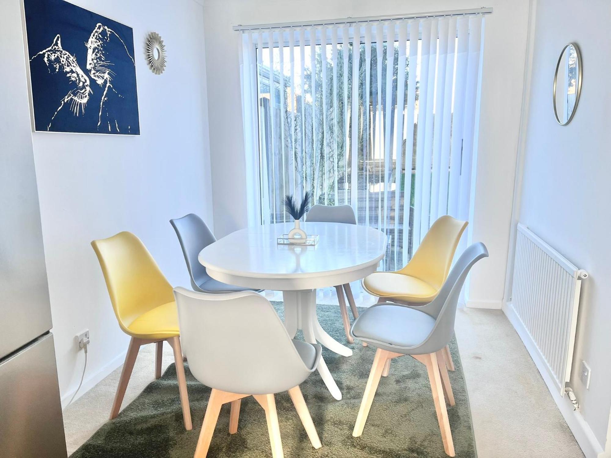 Lush House Close To Ashford Town Centre With Driveway Exterior foto