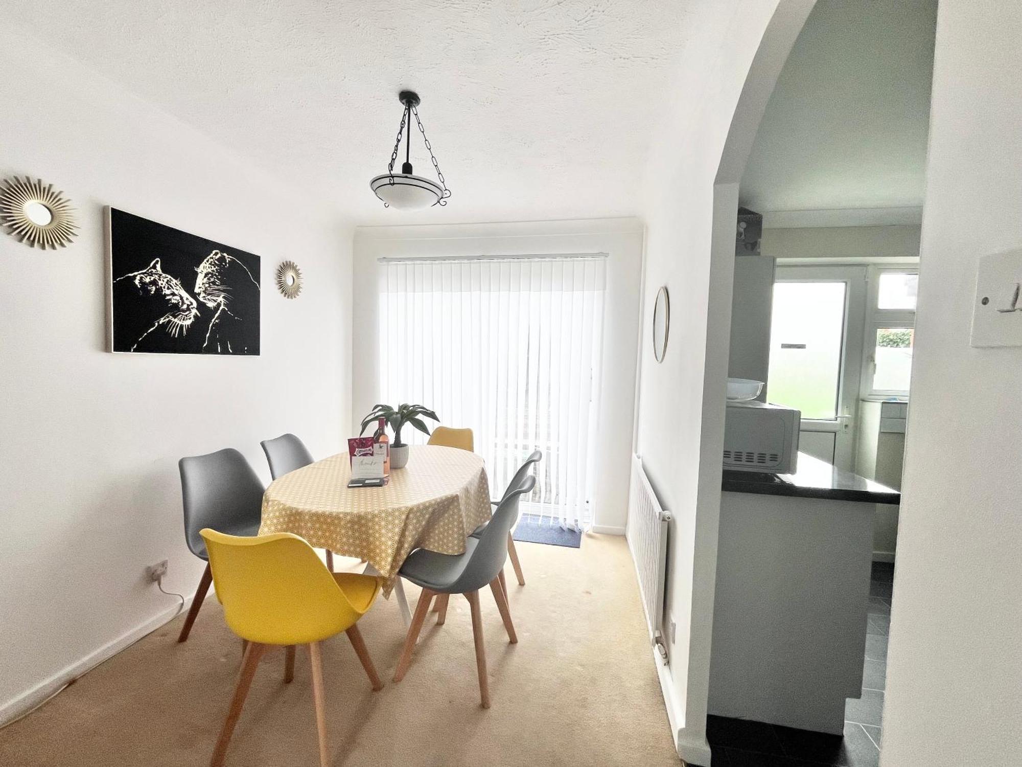 Lush House Close To Ashford Town Centre With Driveway Exterior foto